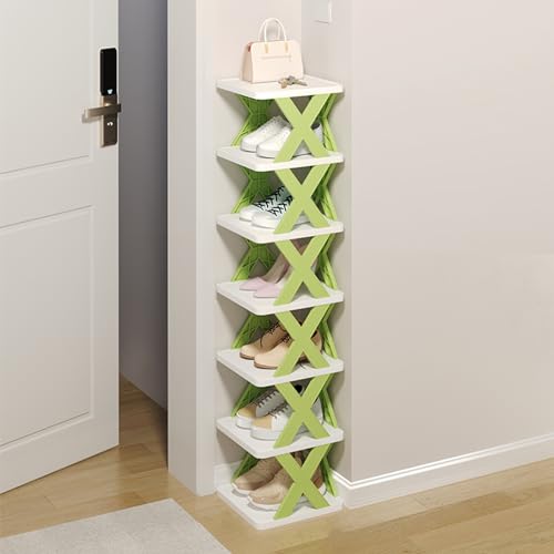 Buffet haut et étroit en rotin au design élégant pour entrée raffinée