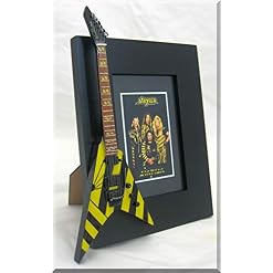 MICHAEL SWEET Cadre photo guitare miniature STRYPER (2) - Les Beatles, Paul McCartney, John Lennon, RIngo Starr, George Harrison MICHAEL SWEET Cadre photo guitare miniature STRYPER (2) – Image 2