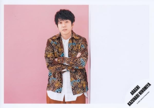Amazon.co.jp: ARASHI 嵐 公式 生 写真 （二宮和也）ARA00782 : おもちゃ