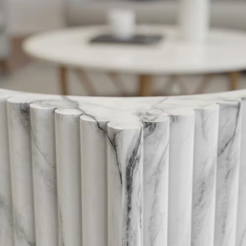 Statue géométrique pour combler le vide d'une table basse de salon