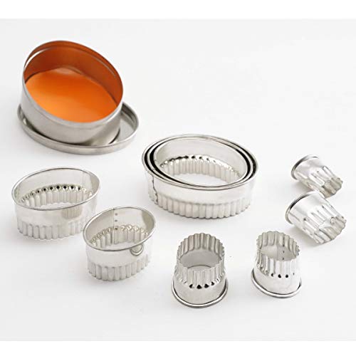 Thermohauser 8300031872 - Juego de moldes para galletas (acero inoxidable, ovalados, borde ondulado, 9 piezas) 2,4 – 8,2 cm, empaquetado en caja de almacenamiento de hojalata.