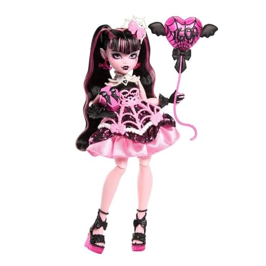 Monster High Poupée Draculaura Anniversaire Monstrueusement Mémorable avec robe de fête rose et accessoires à thèmes dont un ballon, un cadeau et un éventail, JBG74