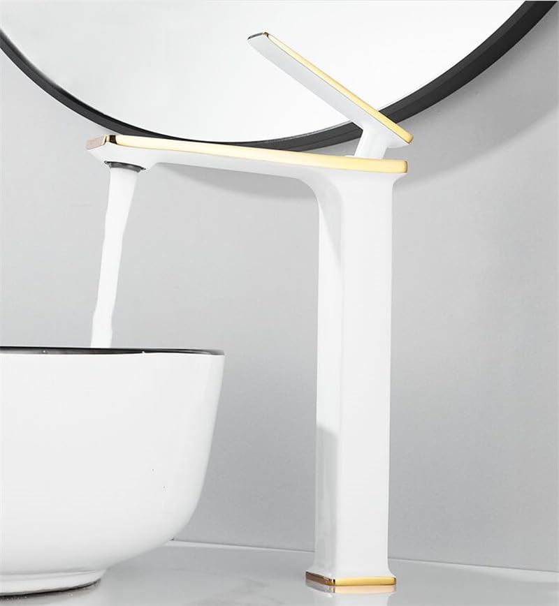 Mitigeur de lavabo en laiton or et blanc pour une salle de bain chic