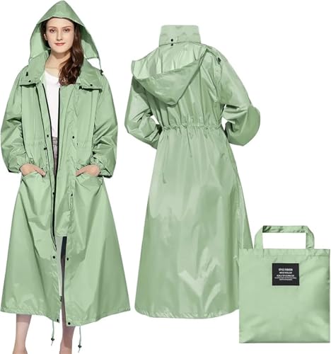 Poncho de pluie femme long pour ne plus finir trempée sous les averses soudaines