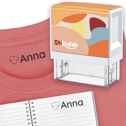 StiKiddo® Sello Ropa Niños Personalizado - Para Tejidos, Objetos y Papel - Marcador Ropa Niños resistente al Lavado, Ideal para la Guardería y el Colegio