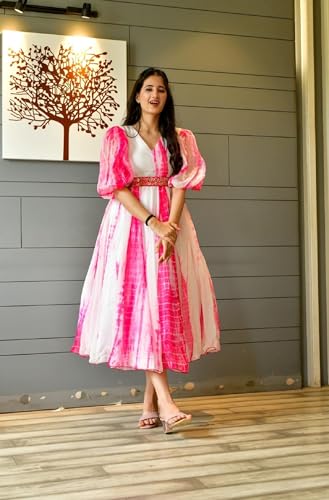 Image of Women's Georgette Solid Regular V Neck Dress