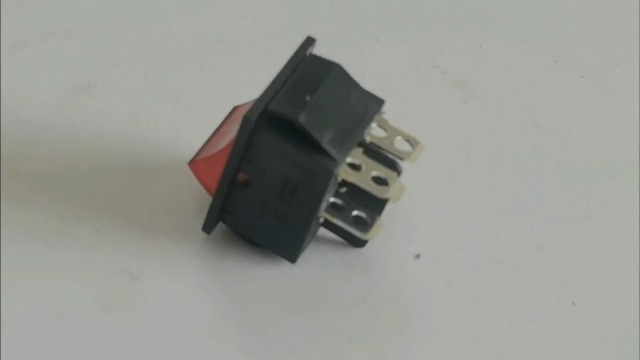 switch 4台 51ZQvC+PFbL._UF1000,1000_QL80_.jpg