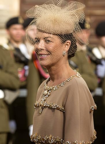 Eleganz mit Ecken: Die Biografie über Caroline von Monaco. Komplett in...