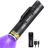 【LED UV de 365 NM de calidad】 Utiliza una fuente de LED UV de 365 NM en lugar de la lámpara de diodo, hasta un increíble consumo de energía de 12 W y una potencia luminosa de 2800 mW, lo que la convierte en una linterna ultravioleta profesional para algunos usos profesionales.
