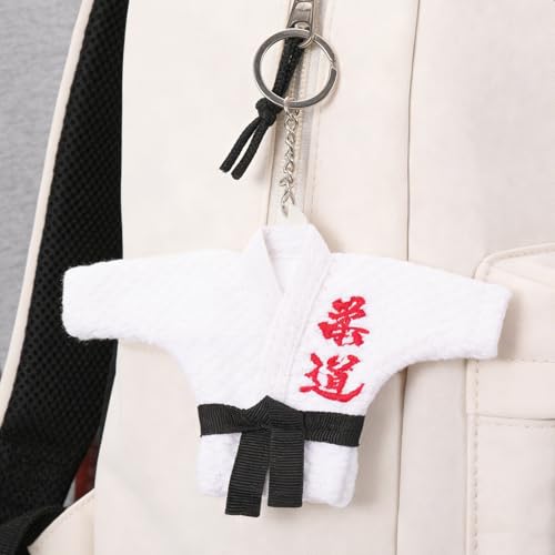 Porte-clés de tenue de judo bleu compact avec broderie dorée