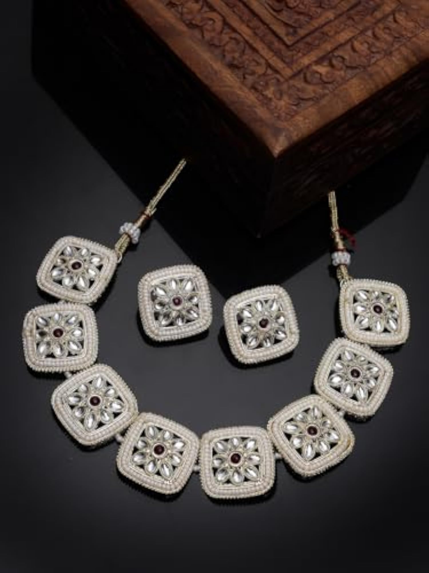 Kundan Studded Collar Necklace Set + Earrings