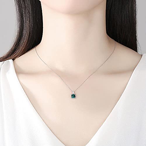 Collier Pendentif Carré Minimaliste, le Cadeau Idéal pour Elle