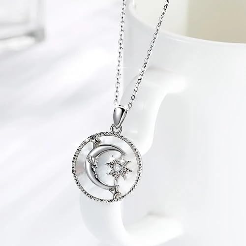 Collier lune et étoile en argent et nacre, le bijou poétique idéal pour illuminer vos soirées