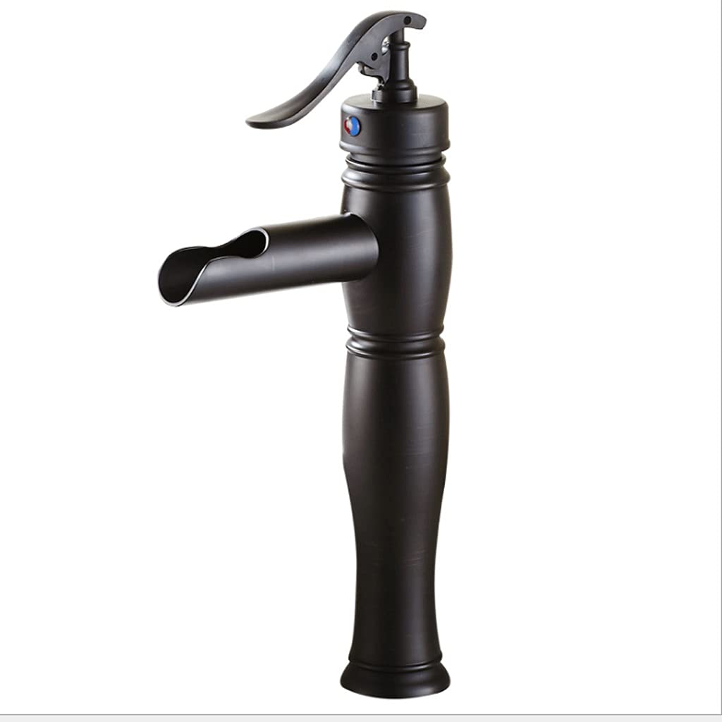 Robinet de lavabo et vasque de buanderie pour l'eau chaude et froide