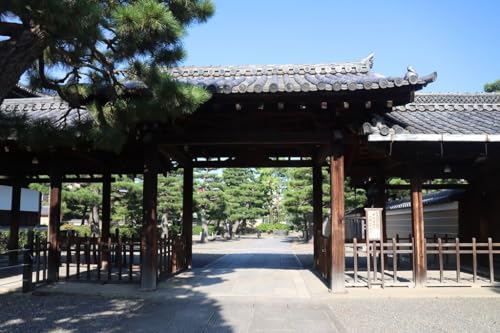 【日本の風景ポストカード】京都市東山区 建仁寺 勅使門 伝統的な瓦屋根と参道 ポストカード photo by MIRO