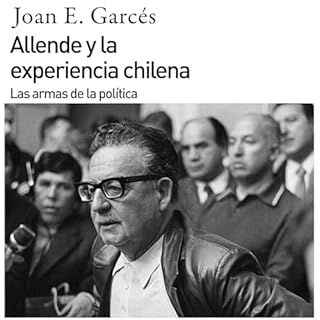 Diseño de la portada del título Allende y la experiencia chilena. Las armas de la pol&iacute;tica
