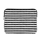 Tissu polyester de qualité supérieure : fabriquée à partir de polyester, cette housse matelassée pour ordinateur portable est durable, légère et résistante à l'eau, offrant une excellente protection pour votre appareil tout en conservant une apparence élégante et moderne