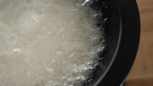 Amazon | HEGE（ヘゲ）φ280直火鍋1.0 (グレー) | HEGE | ご飯鍋・文化