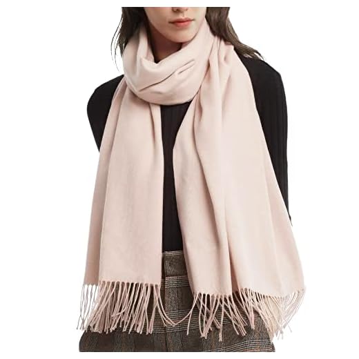 25 Cozy Winter Outfit Ideas for Women (Style Guide) Winter Scarf