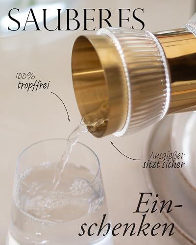 MAMEIDO Wasserkaraffe 1,5 l, Glaskaraffe mit Ausgießer & Sieb, mundgeblasene Karaffe Glas, Wasserkrug mit edler Optik für besondere Anlässe, Karaffen zum Verschenken (Crystal Gold)