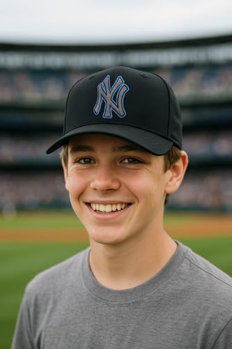 Gorra deportiva negra con logo ajustable para niños miniatura 3