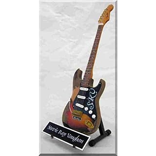 STEVIE RAY VAUGHAN Guitare Miniature SRV étiquette de nom - Les Beatles, Paul McCartney, John Lennon, RIngo Starr, George Harrison STEVIE RAY VAUGHAN Guitare Miniature SRV étiquette de nom – Image 3
