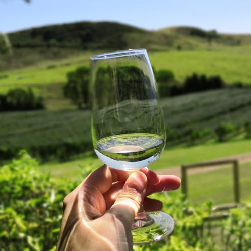 Preparing for the heat this weekend with a nice cool sip of wine! Podcast Por arte de portada