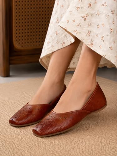 Image of TRASE Traditional Jutti for Women & Girls | Flat Sole, Soft Lining, Cushion Footbed | Casual Wear & Comfortable Ethnic Footwear for Wedding & Festive