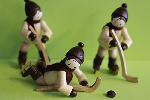 Romy Thiel Figur Eishockey Höhe 6,0cm Natur Neuware Original aus dem Erzgebirge Romy Thiel Figur Eishockey Höhe 6,0cm Natur Neuware Original aus dem Erzgebirge