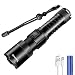 Produktbild Tuonitaiji LED Taschenlampe,Extrem Hell 10000 Lumen USB Aufladbar Taktische Taschenlampen,Zoombar,IP65 Wasserdicht 5 Lichtmodi für Camping, Wandern,Notlicht,XHP70(2200 mAh)