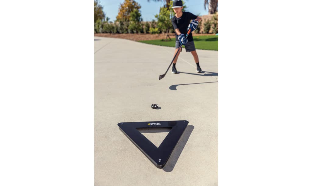 SKLZ Triangolo di Passaggio per Hockey,Struttura in Acciaio Pesante,Migliora Tiri e Passaggi,56 cm per Lato,Adatto per Allenamenti su Ghiaccio,Cemento,Piastrelle,e Pannelli di Tiro - Nero