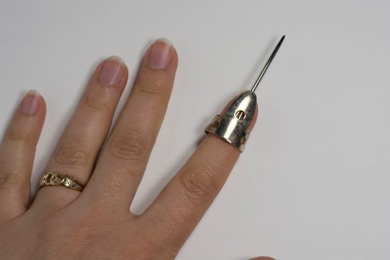 Trolley Needle/Cable Needle/Yarn Helper/Laying Tool/Thread Controller/wear on Your Finger