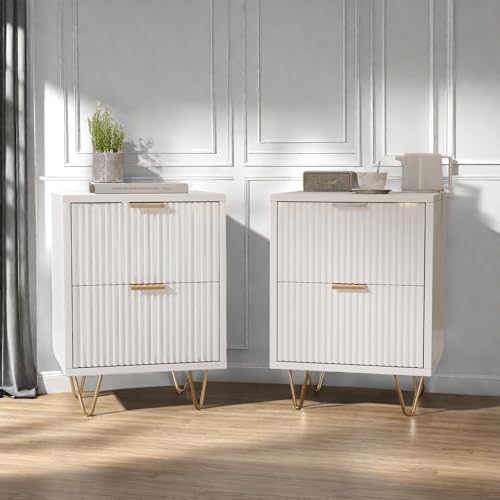 Qualità e durata: questo set di comodini è realizzato con materiali di alta qualità per garantire la massima durata. Il design robusto garantisce una lunga durata, mantenendo al contempo un aspetto elegante e pulito.