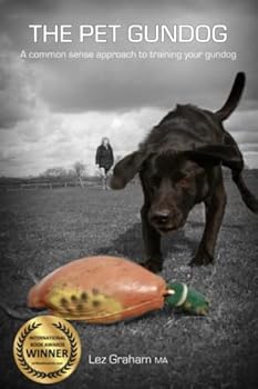 Paperback The Pet Gundog: A common sense approach to training your gundog Book