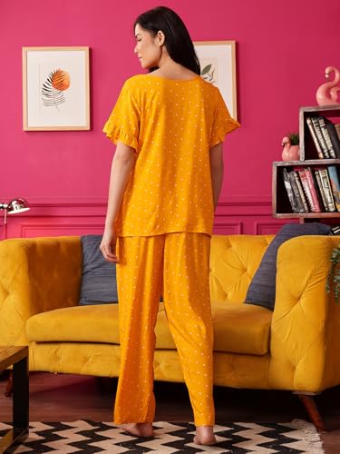 Image of Clovia Women's Rayon Printed Top & Pyjama Nightsuit Set