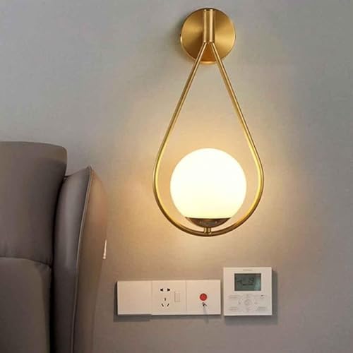 Lampe suspendue en cuivre pour sublimer l'arrière-plan de votre télévision