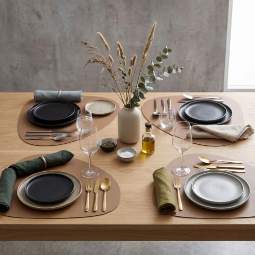 Sets de table aspect cuir marron et beige au design raffiné
