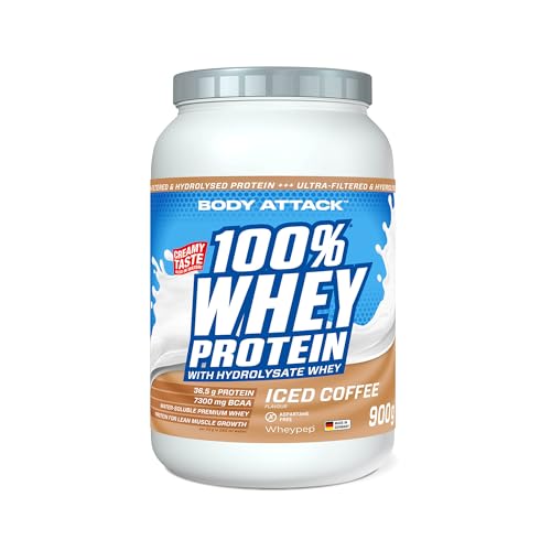 Body Attack 100% Whey Protein - Iced Coffee - 900 g - Made in Germany - Extra cremiges Eiweißpulver mit Hydrolysat & BCAA´s, unterstützt Muskelaufbau und Diäten - Für Sportler & Athleten Body Attack 100% Whey Protein - Iced Coffee - 900 g - Made in Germany - Extra cremiges Eiweißpulver mit Hydrolysat & BCAA´s, unterstützt Muskelaufbau und Diäten - Für Sportler & Athleten