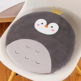 Vielseitige Verwendung: Unser rundes Stuhlkissen ist äußerst vielseitig und kann an vielen Orten verwendet werden. Ob als Bodenkissen im Wohnzimmer, als komfortables Sitzkissen im Büro oder als praktische Unterstützung im Auto – dieses Kissen passt sich jeder Umgebung an. Da es leicht und tragbar ist, können Sie es überallhin mitnehmen. Es ist perfekt für Reisen, Ausflüge oder einfach für den täglichen Komfort zu Hause. Genießen Sie die Flexibilität, die dieses Kissen bietet!