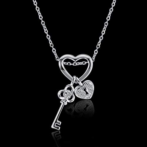Pendentif clé cardiaque blanc pour sublimer vos tenues chic de soirée