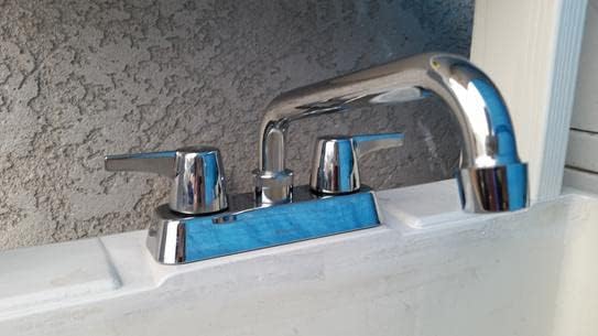 Miniatura 3 de Glacier Bay Aragon - Grifo de lavandería de 4 pulgadas con 2 manijas en cromo