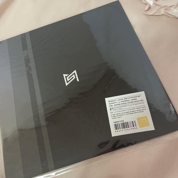 SuperM サイン入りポスター