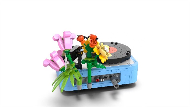 LEGO Creator 3in1 Record Player with Flowers Music Set 31172