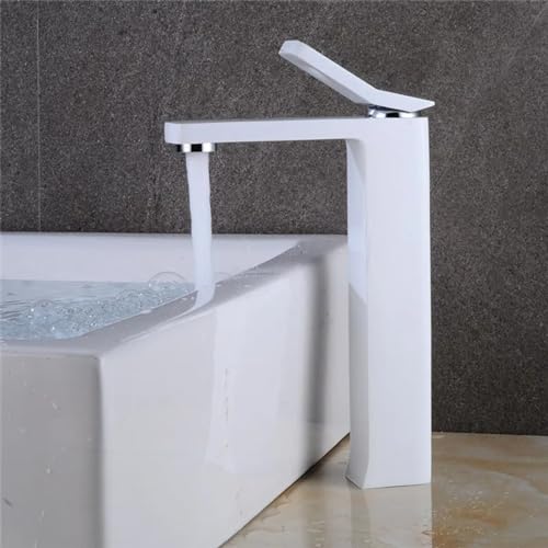 Robinet lavabo blanc et laiton pour une salle de bain moderne