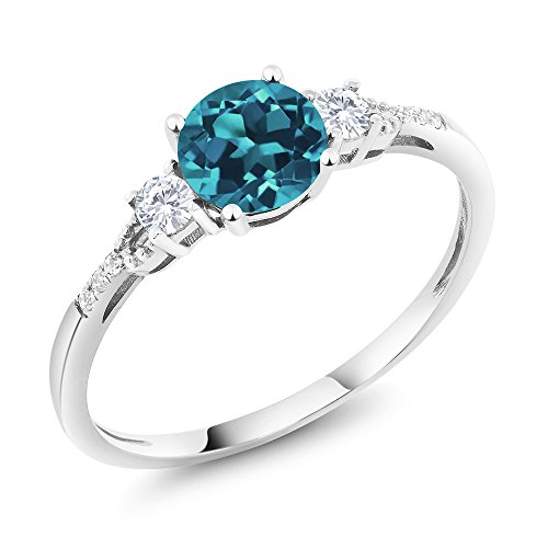 Gem Stone King 10K White Gold London Blue Topaz White Created Sapphire and White Diamond Accent 3-Stone Engagement Ring For Women | 0.90 Cttw | Gemstone November Birthstone | Round 6MM