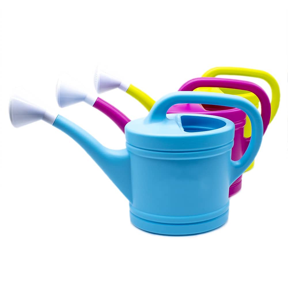 CABLEPELADO - Regadera de plastico 4 litros - Cabezal Efecto Lluvia - facil llenado- asa Transporte - Fabricado españa - Color Aleatorio