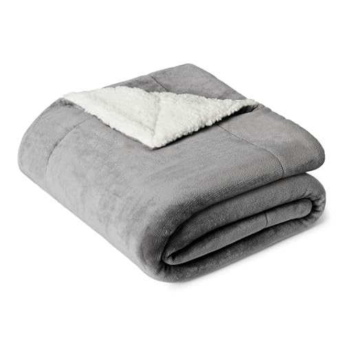 Amazon Basics Mikrofaser Wendedecke Kuscheldecke aus Sherpa, 127 x 152 cm, Dunkelgrau