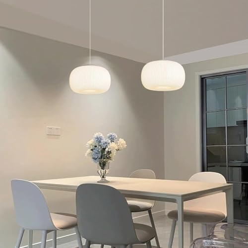 Éclairage suspendu au-dessus de la table à manger lustre LED crème