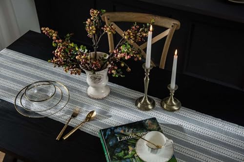 Table à manger moderne sublimée par un chemin de table en dentelle blanche 200cm - 6