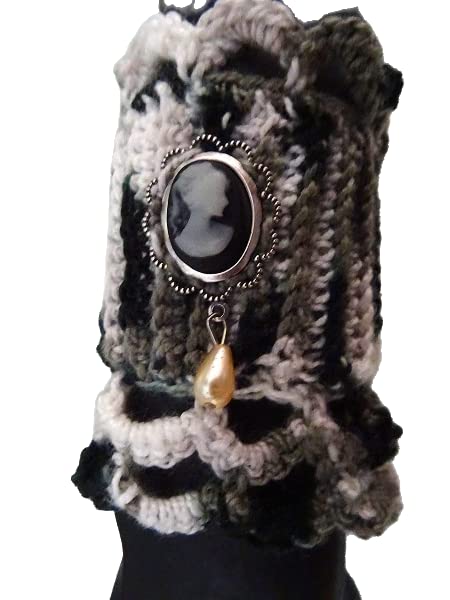 Bracelet manchette camée victorien noir et blanc style Marie-Antoinette bijou rétro gothique